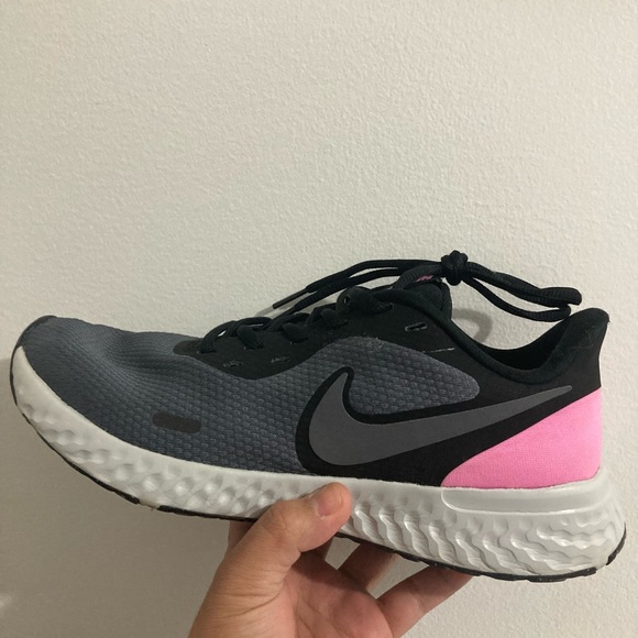 Nike Revolution Shoes - Picture 6 of 7